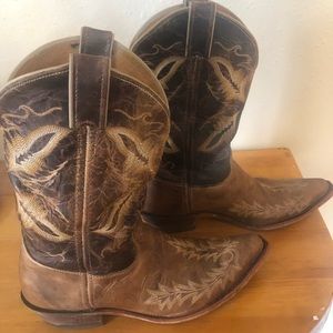 Women’s Justin Distressed Cowboy Boot.  BRL107